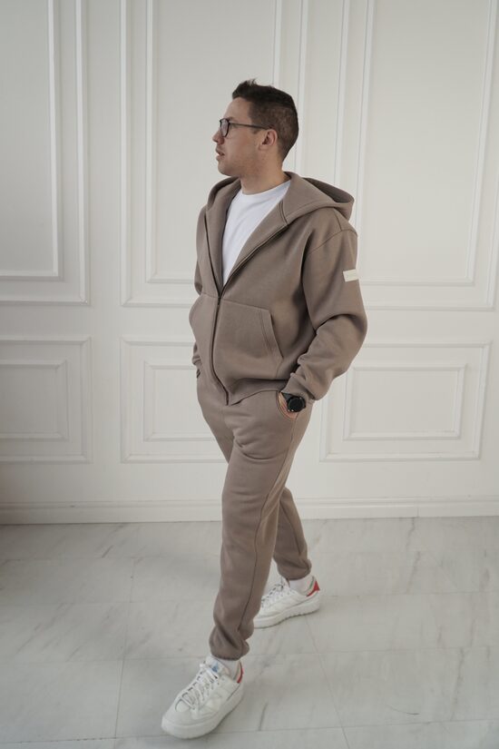 Vyriškas laisvalaikio kostiumėlis “COMFORT +” KAPUČINAS