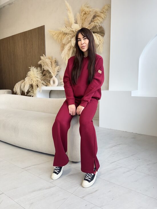 Moteriškas laisvalaikio kostiumėlis “FLUFFY -“ BORDO