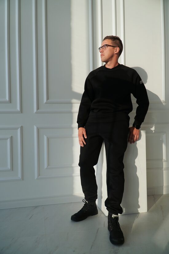 Vyriškas laisvalaikio kostiumėlis "COZY" JUODAS